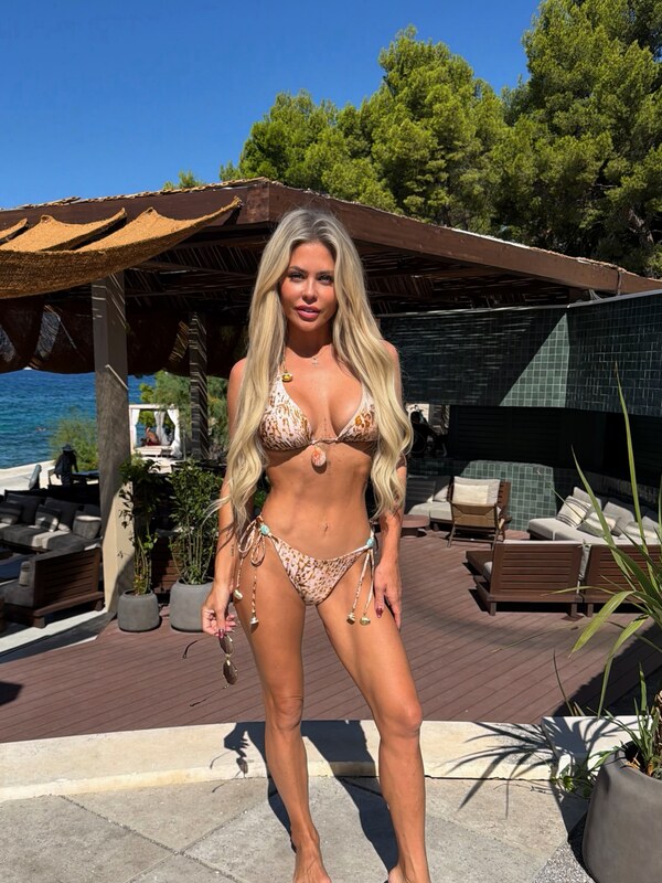 Bianca Gascoigne butts