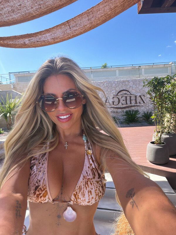 Bianca Gascoigne butts