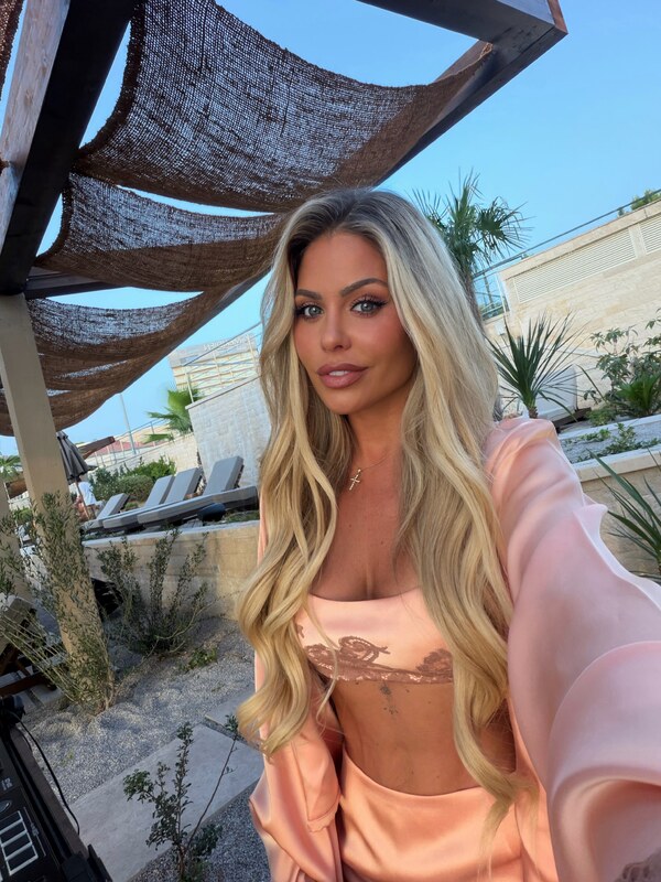 Bianca Gascoigne butts