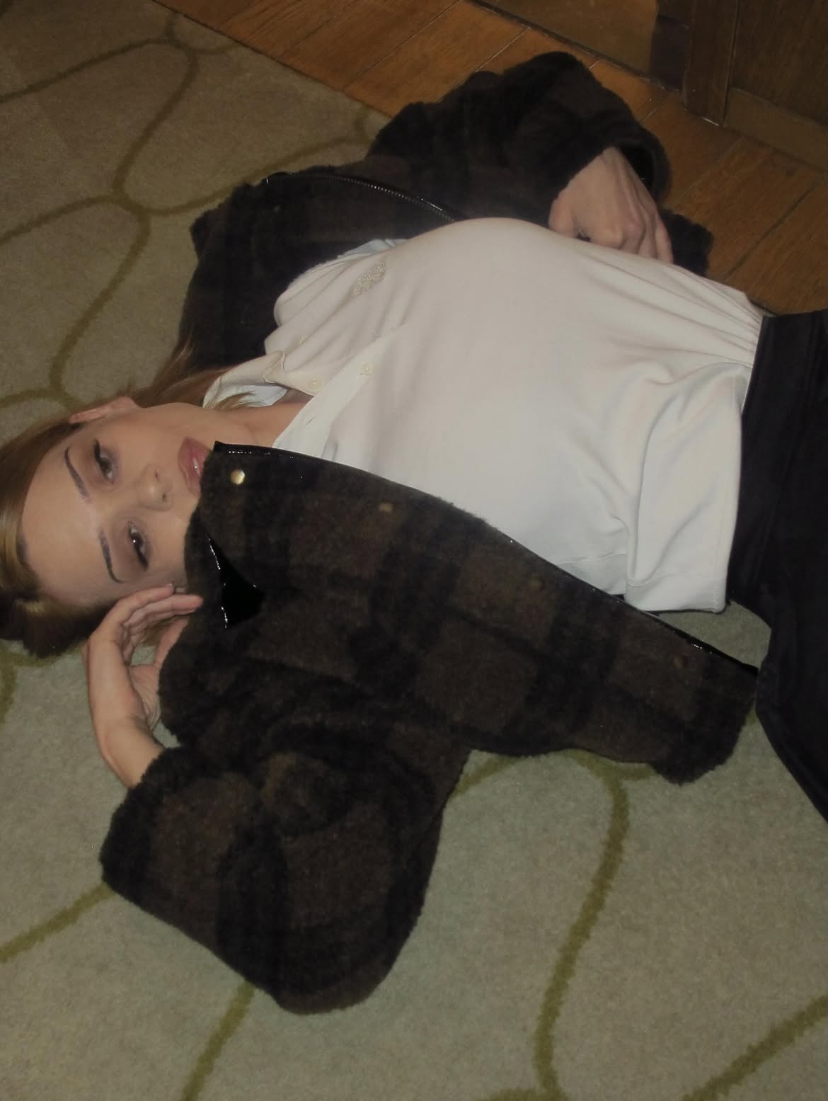 Billie Piper hands