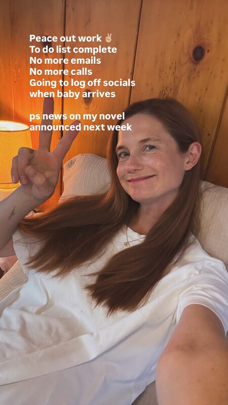 Bonnie Wright legs