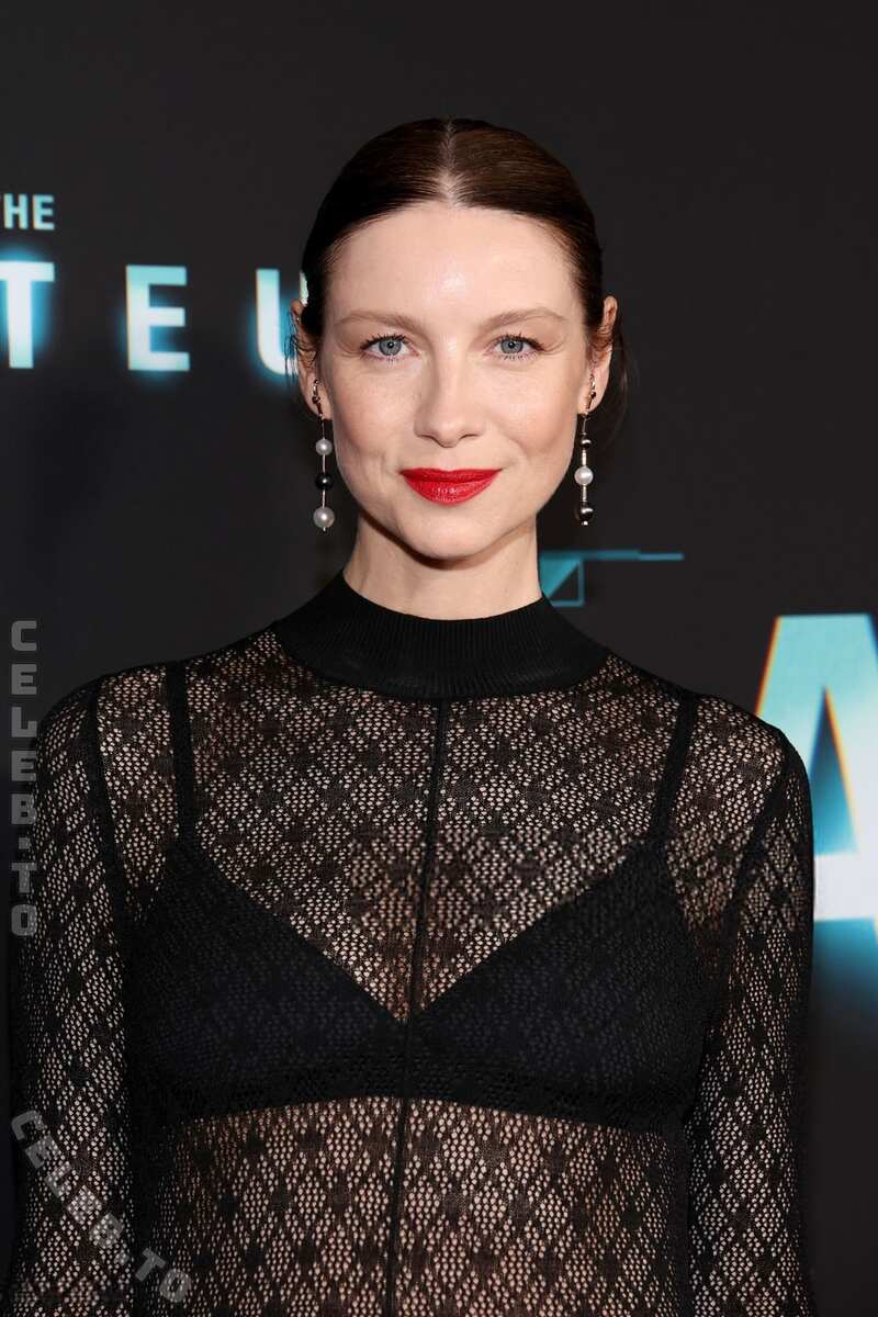 Caitriona Balfe hands