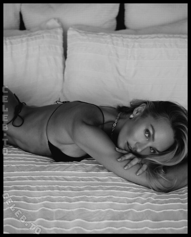 Candice Swanepoel Nude & Sexy (5 Photos)