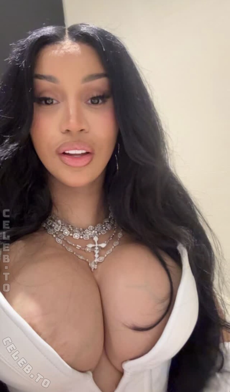 Cardi B Ass To Fan Face Video Leaked - Influencers Gonewild