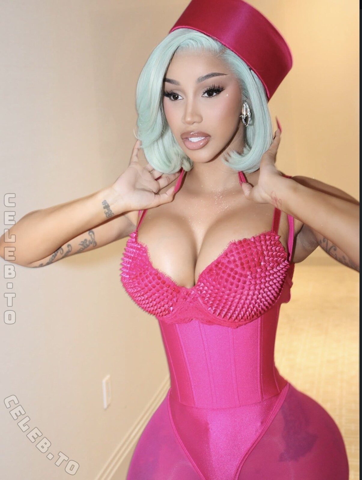 Cardi B Ass To Fan Face Video Leaked - Influencers Gonewild