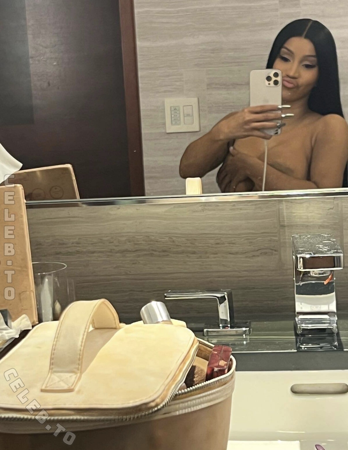Cardi B Ass To Fan Face Video Leaked - Influencers Gonewild