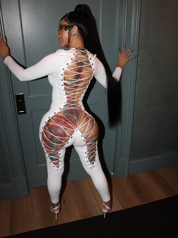 Cardi B Ass To Fan Face Video Leaked - Influencers Gonewild