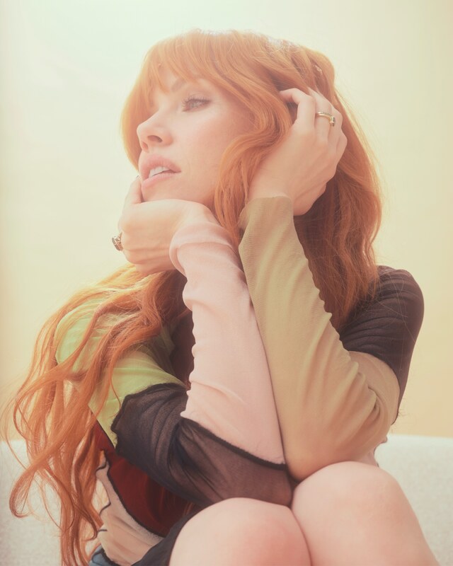 Carly Rae Jepsen hands