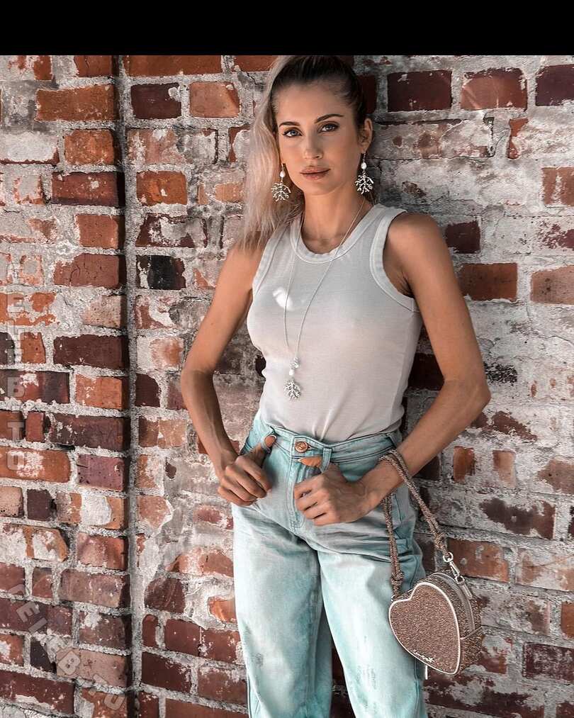 Cathy Hummels butts