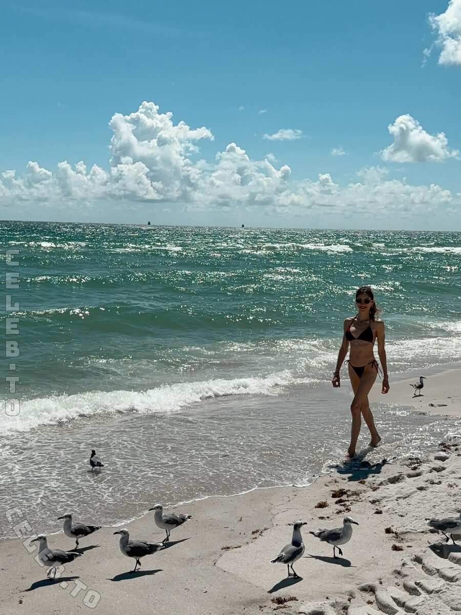 Cathy Hummels butts