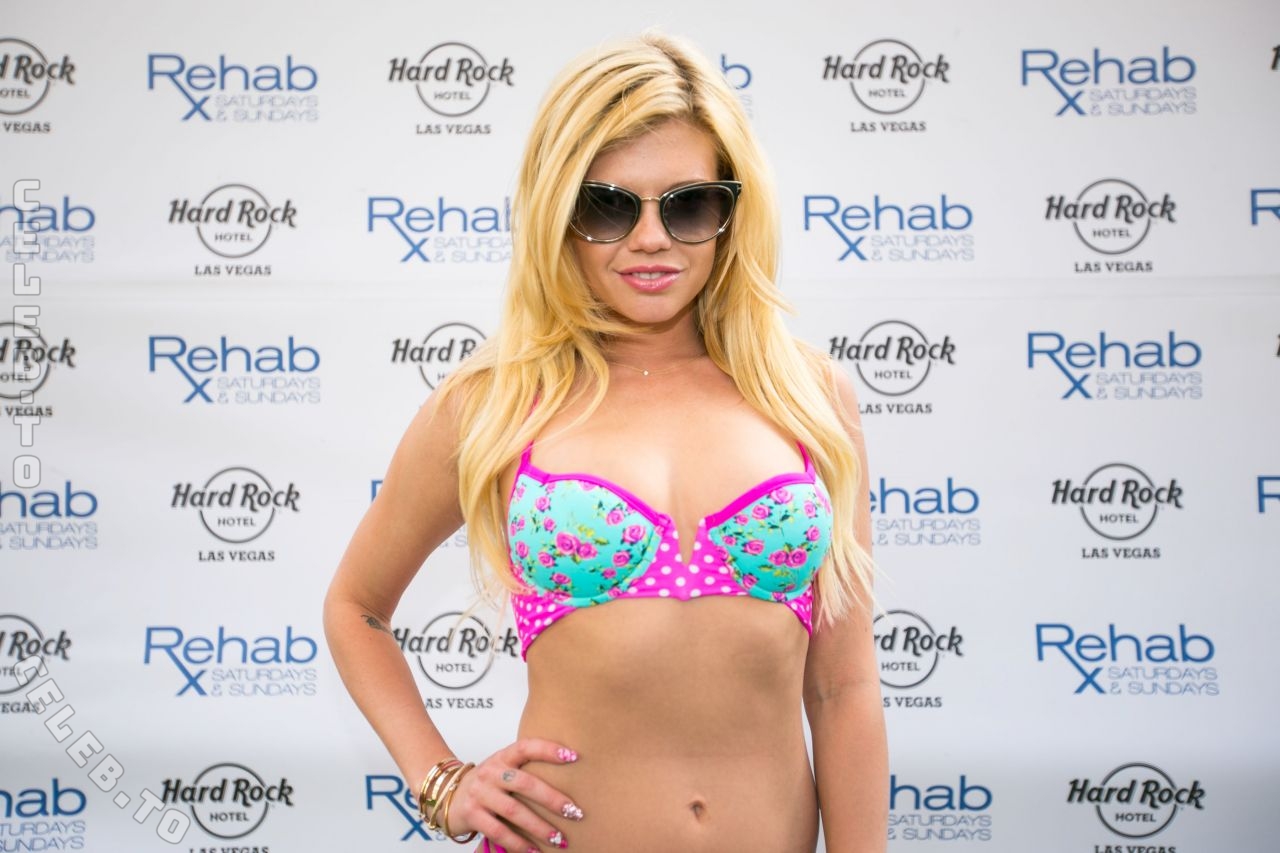 Chanel West Coast hands