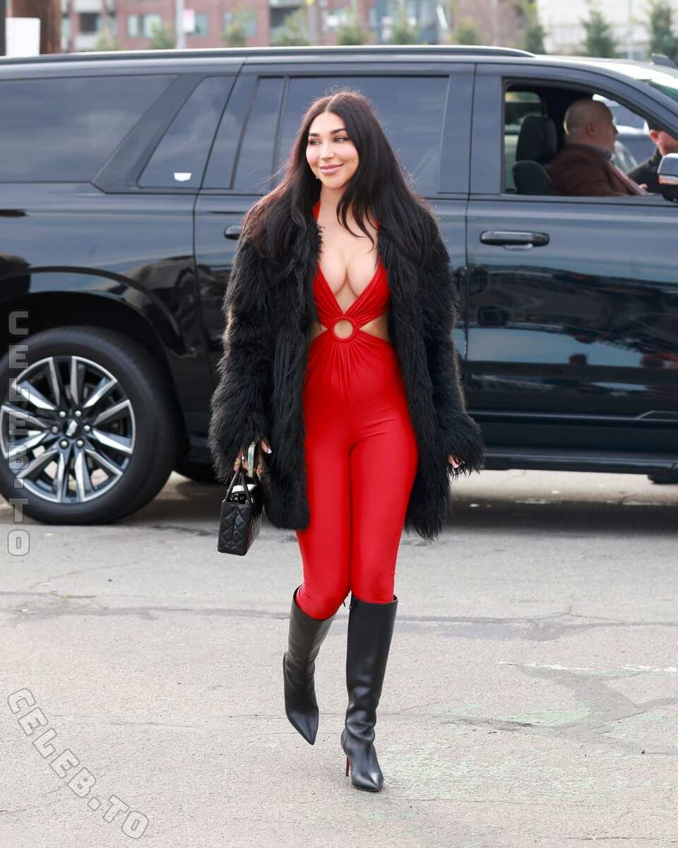Chantel Jeffries legs