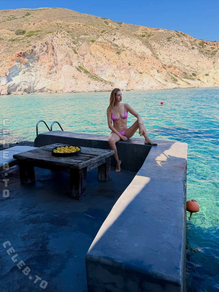 Chiara Ferragni butts