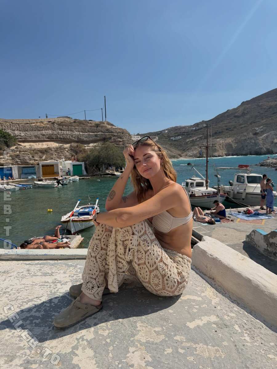 Chiara Ferragni butts