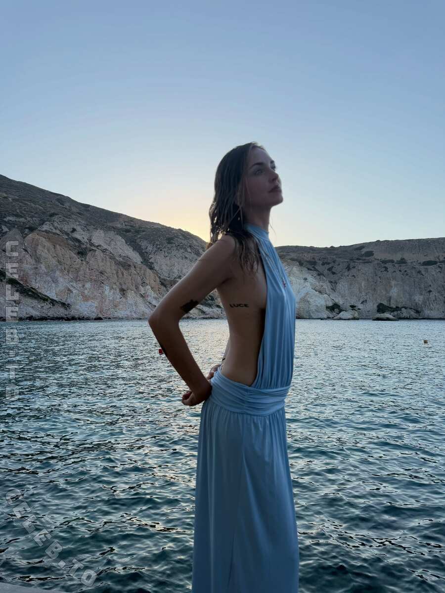 Chiara Ferragni butts