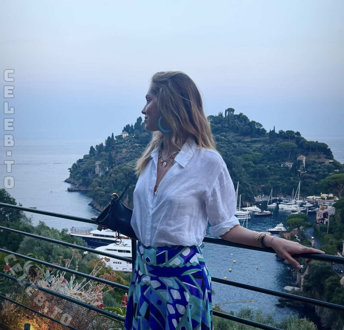 Chiara Ferragni hands