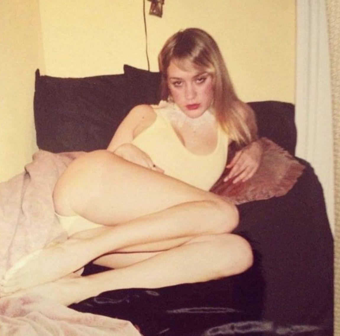 Chloe Sevigny hands
