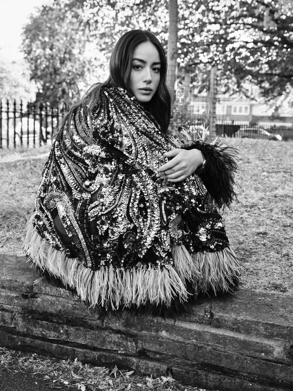 Chloe Bennet hands