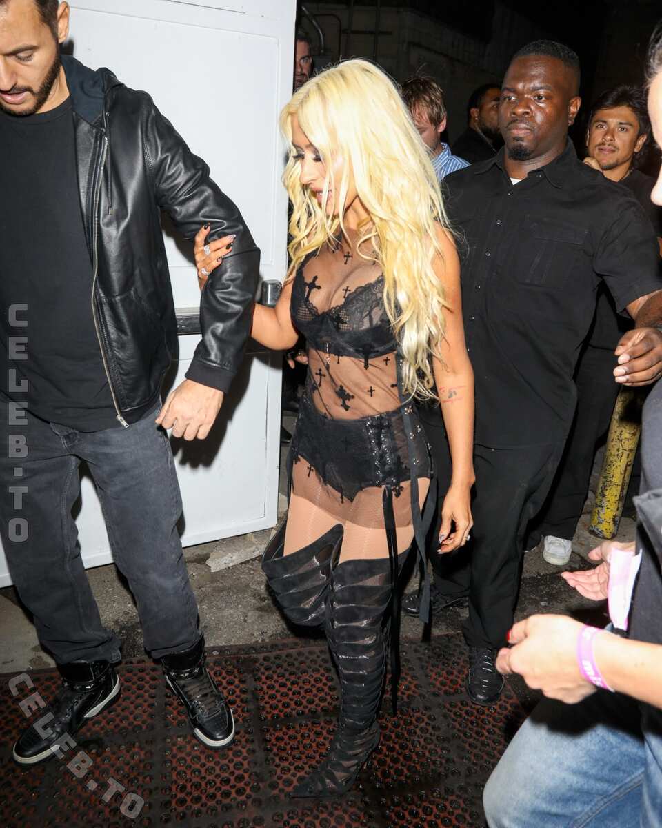 Christina Aguilera butts