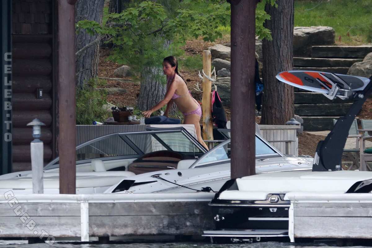 Cindy Crawford boobs