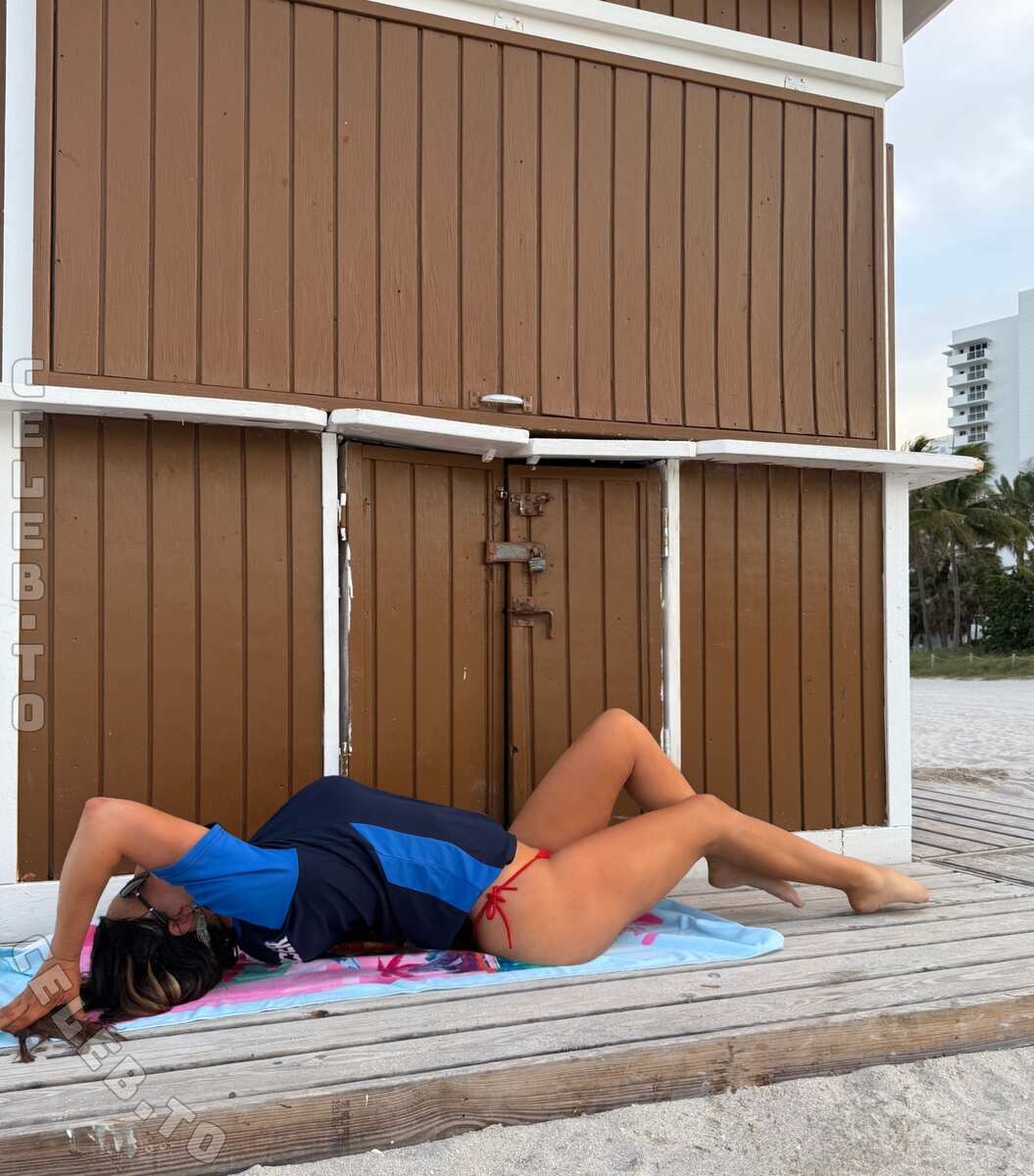 Claudia Romani hands