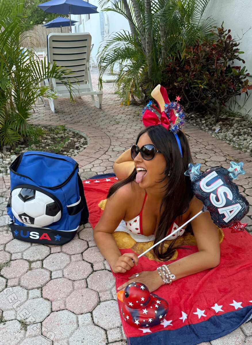 Claudia Romani boobs