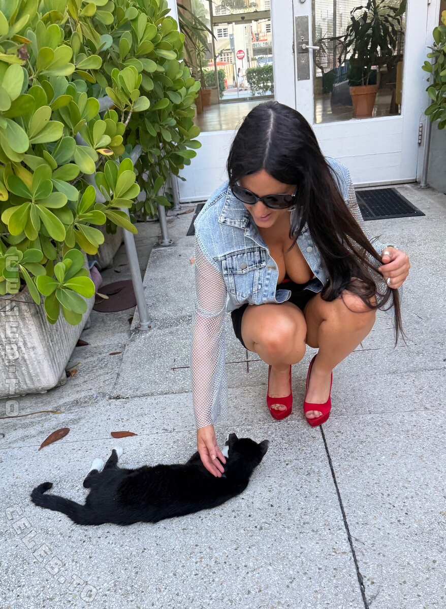 Claudia Romani Hot (6 Photos)