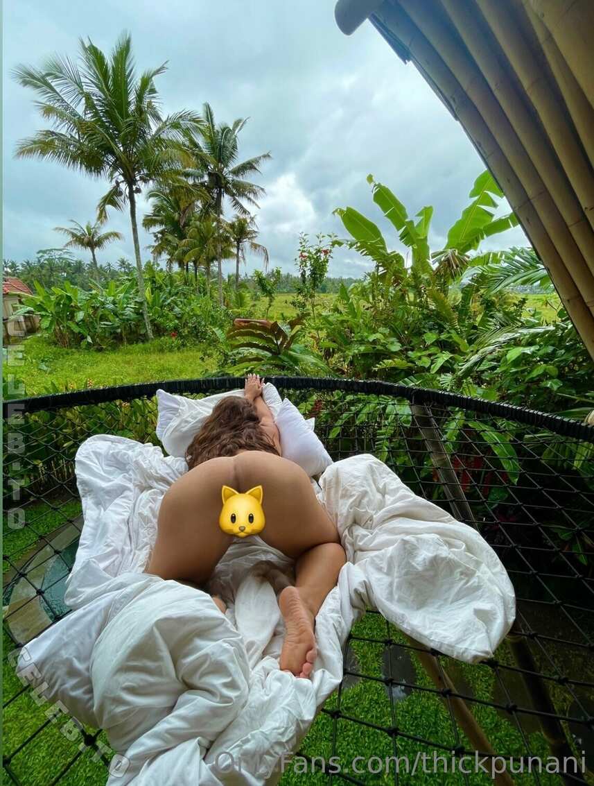 Costina Munteanu / Costinaraw / costina_got_curves / thickpunani Nude Leaks OnlyFans  - Leaked Models