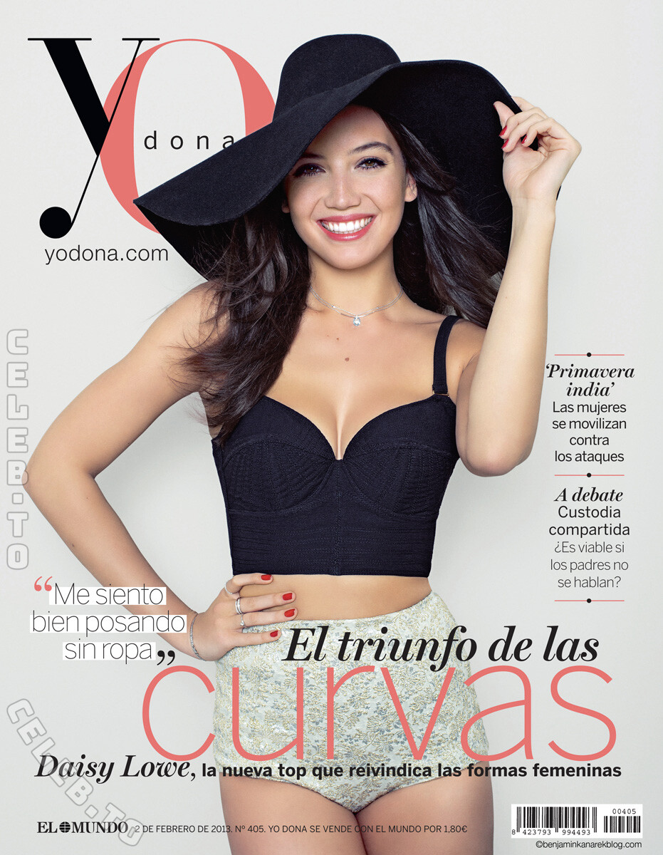 Daisy Lowe hands