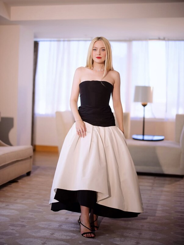 Dakota Fanning butts