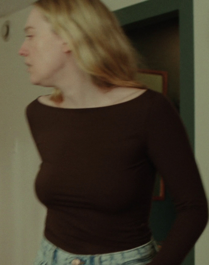 Dakota Fanning hands