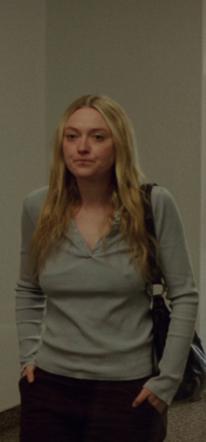 Dakota Fanning hands