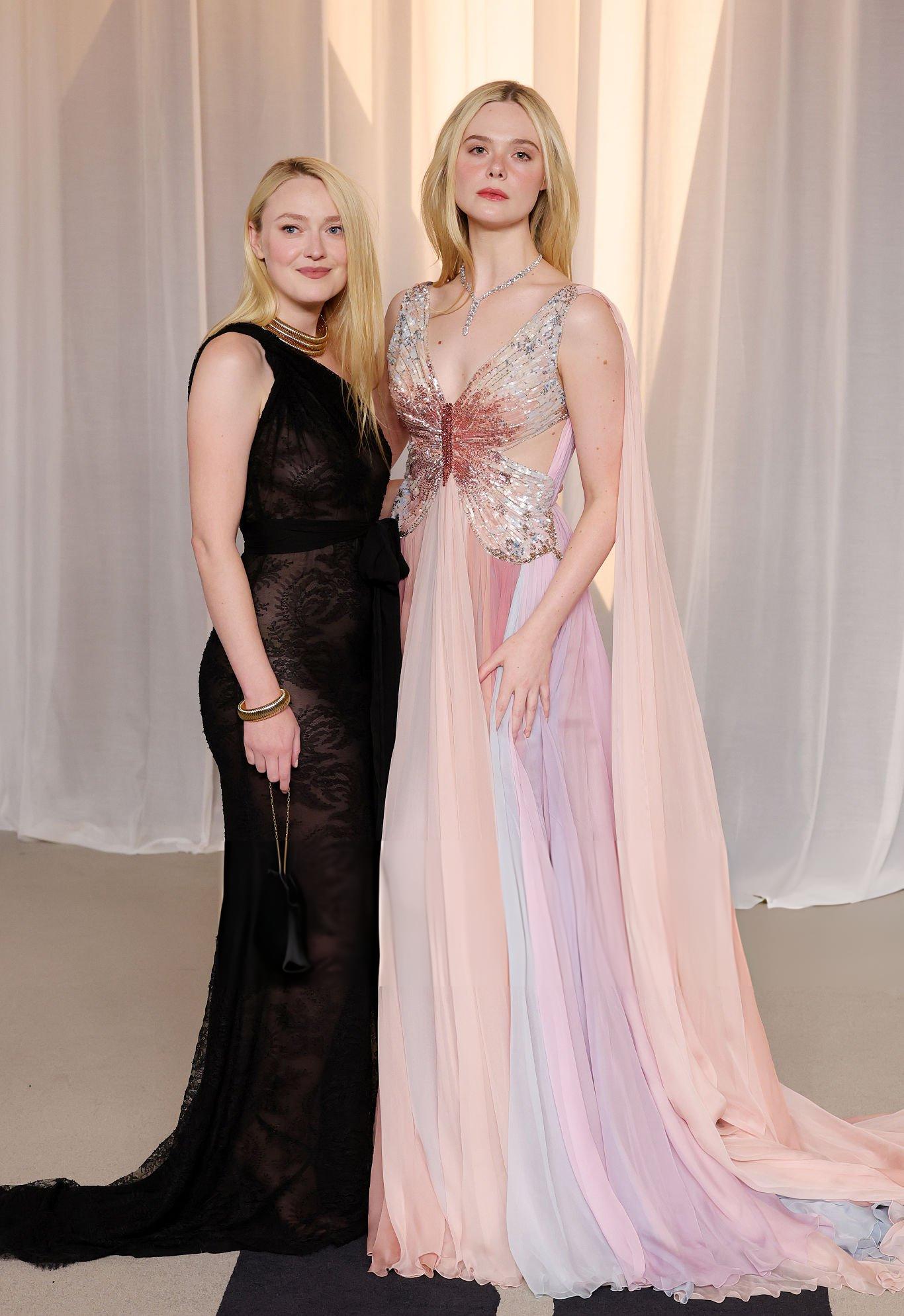 Dakota Fanning hands
