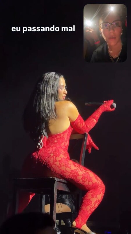 Demi Lovato legs