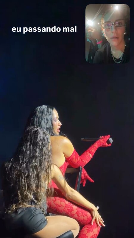 Demi Lovato legs