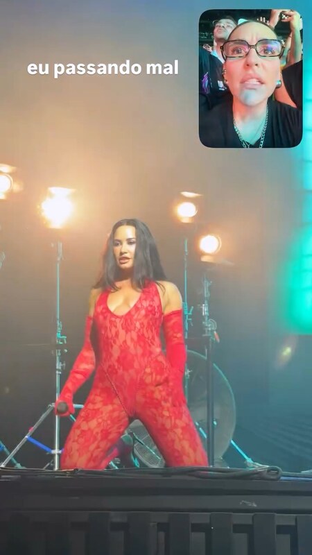 Demi Lovato legs
