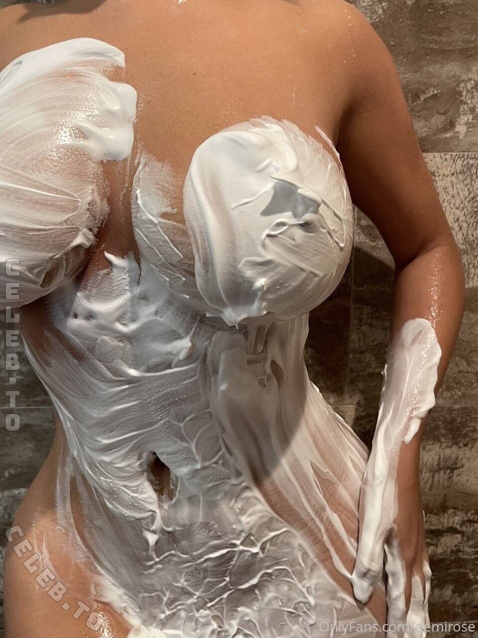 Demi Rose hands