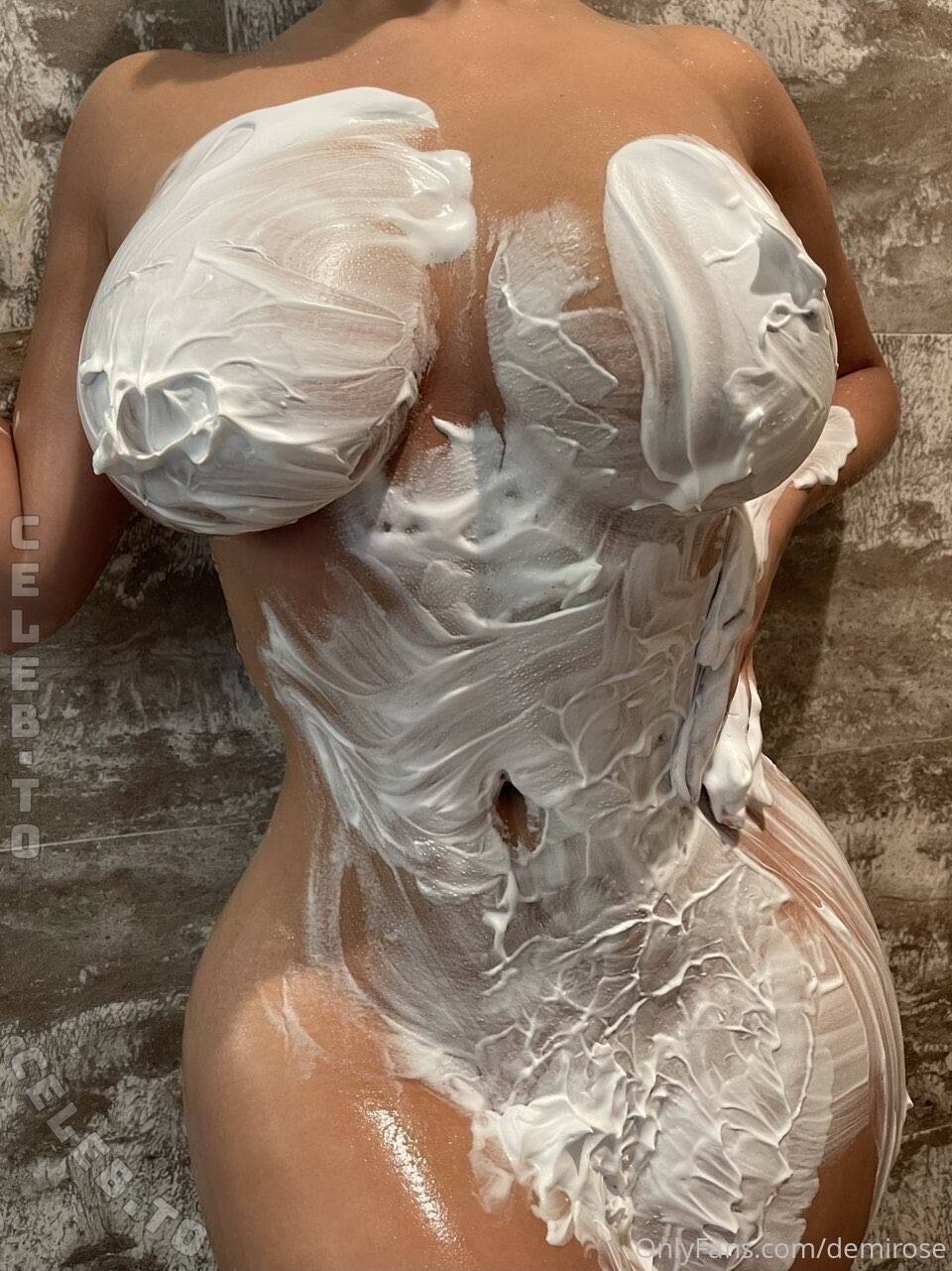 Demi Rose hands