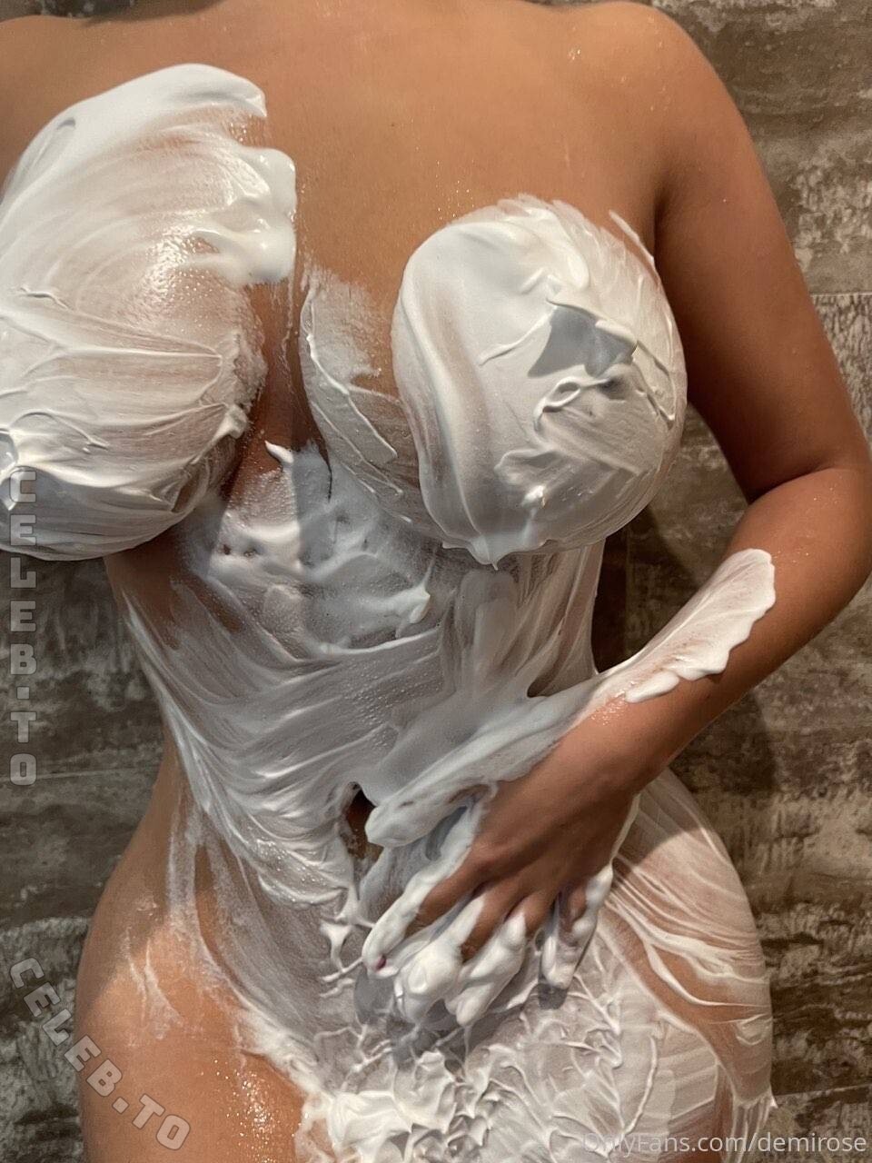 Demi Rose hands