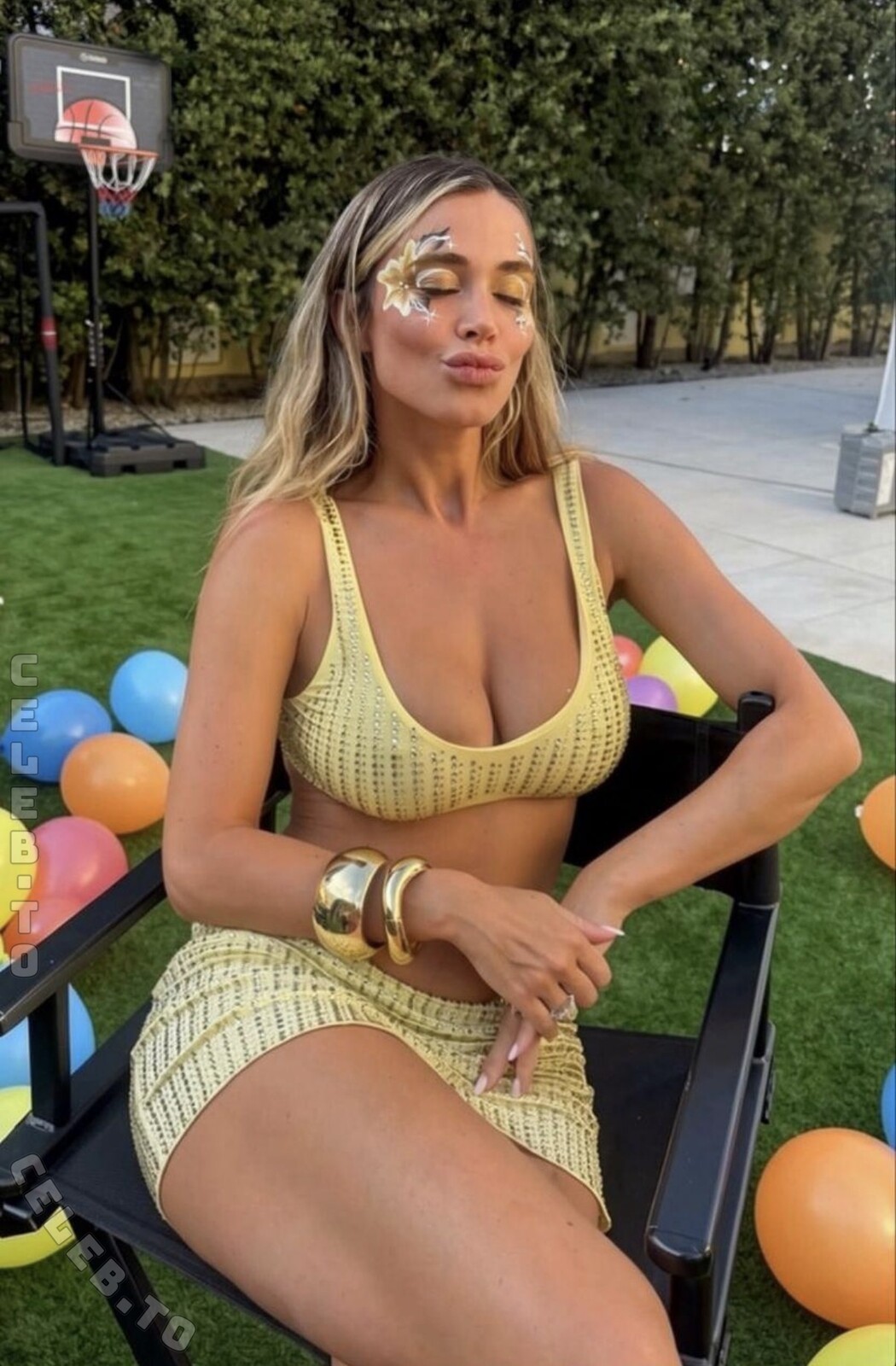 Diletta Leotta hands