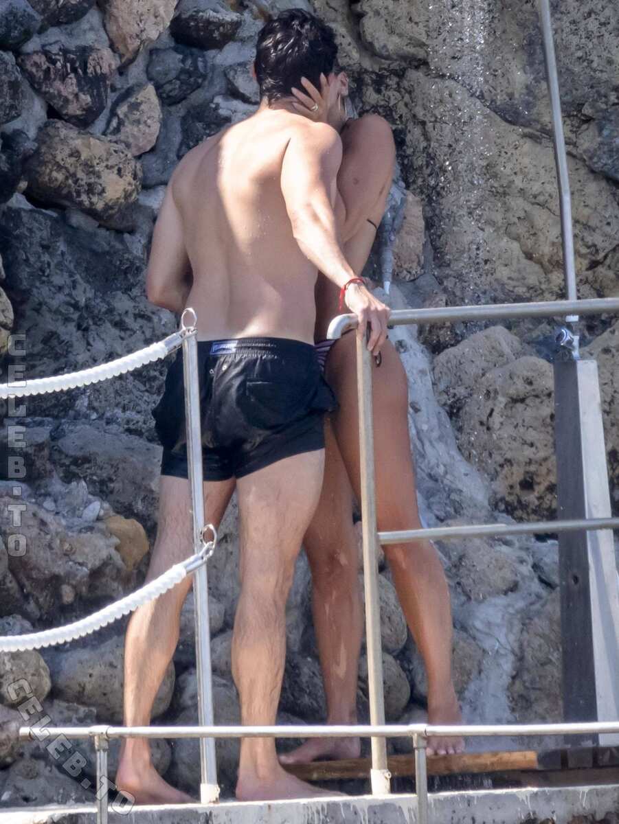 Dua Lipa Nude Candid Vacation Pics