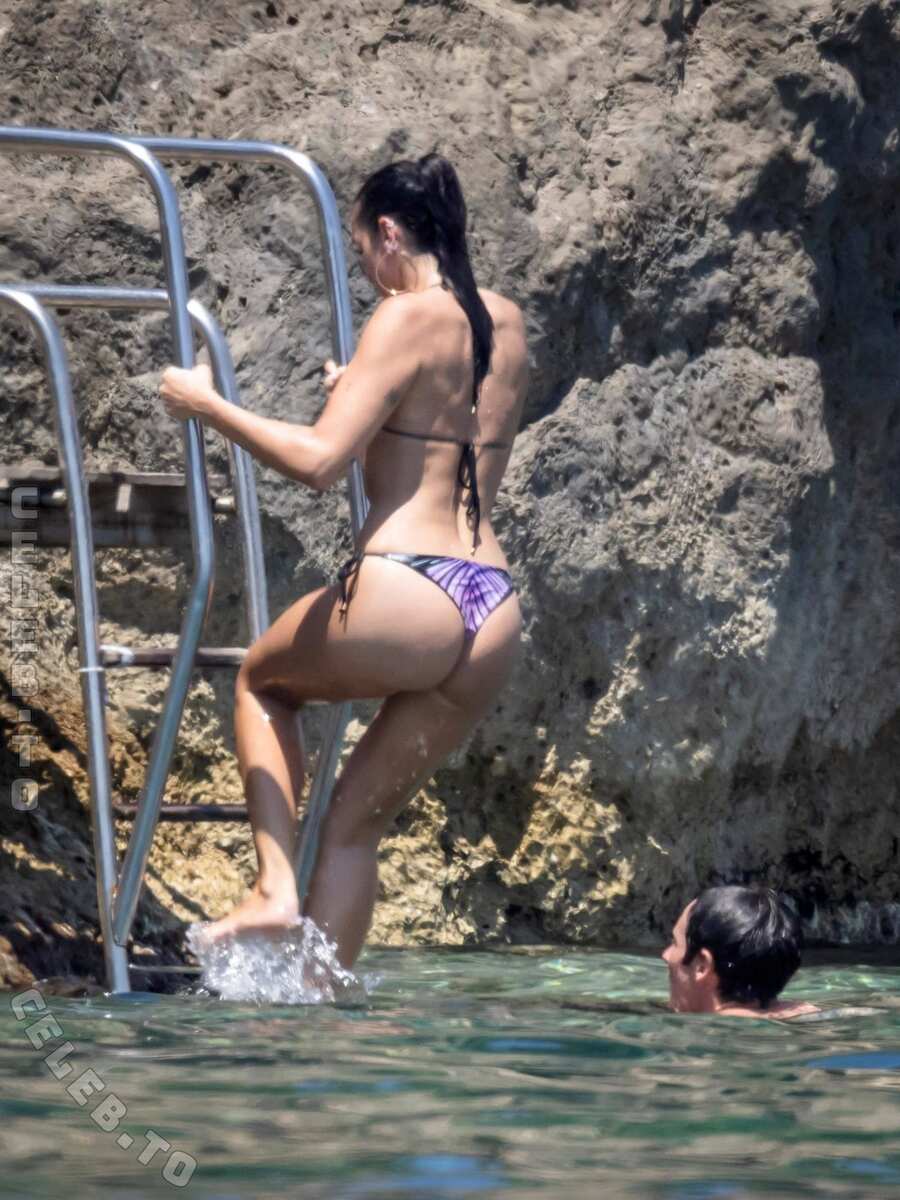 Dua Lipa Nude Candid Vacation Pics