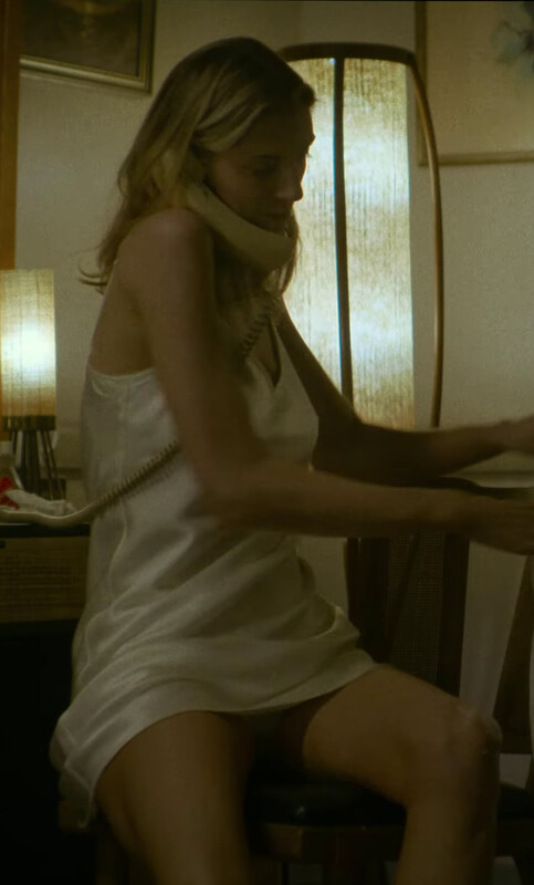 Elizabeth Debicki legs