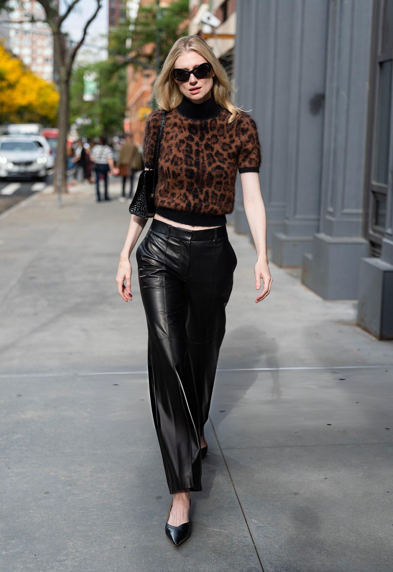 Elizabeth Debicki legs