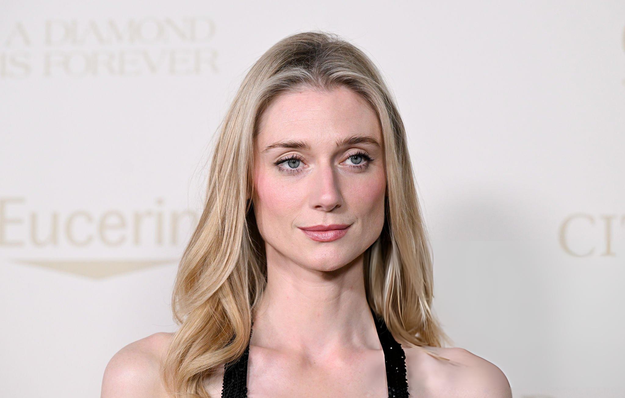 Elizabeth Debicki hands