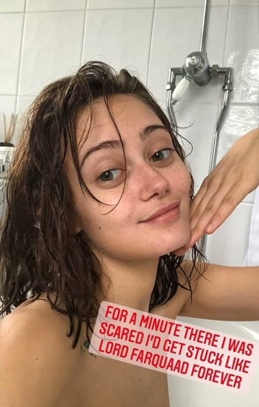 Ella Purnell hands