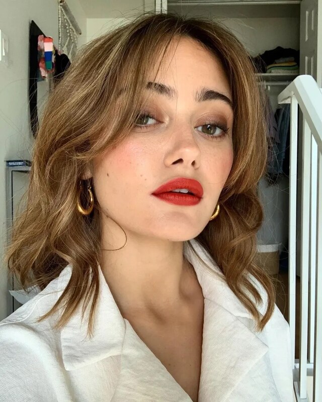 Ella Purnell hands
