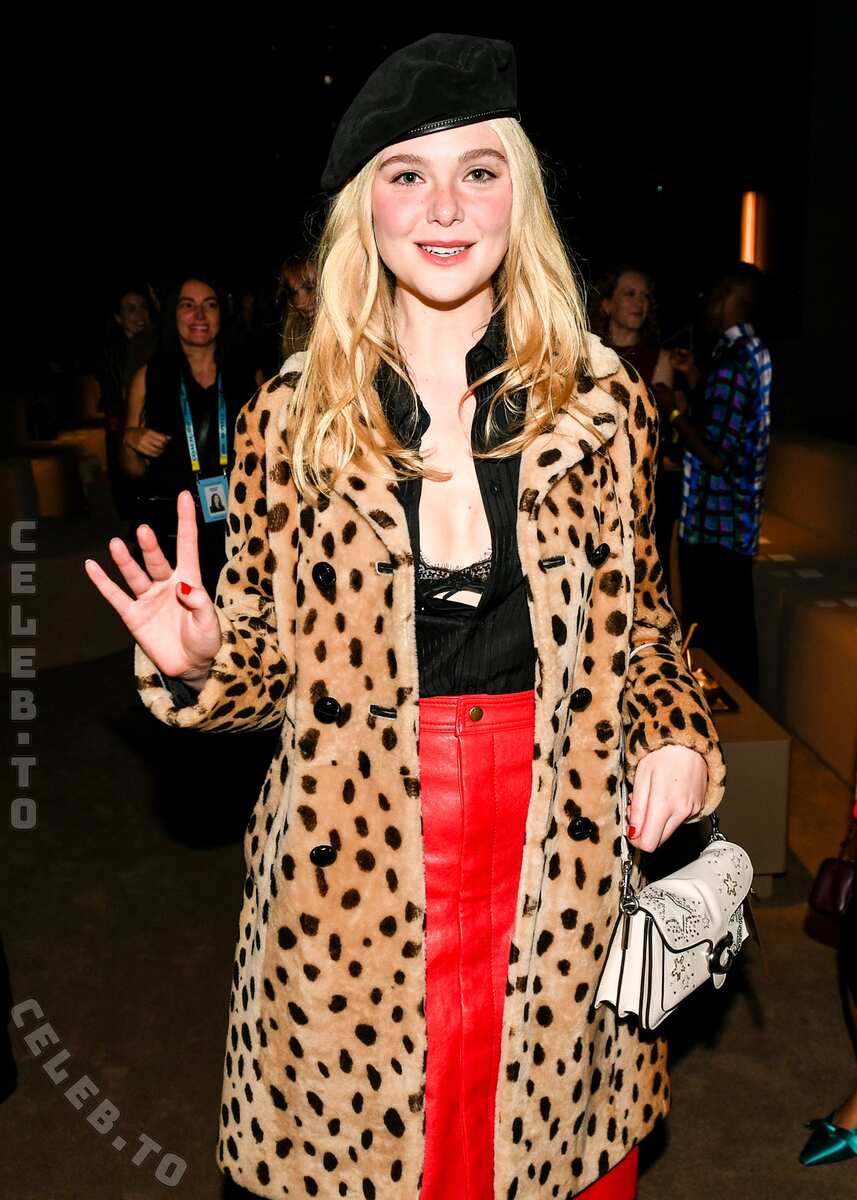 Elle Fanning hands