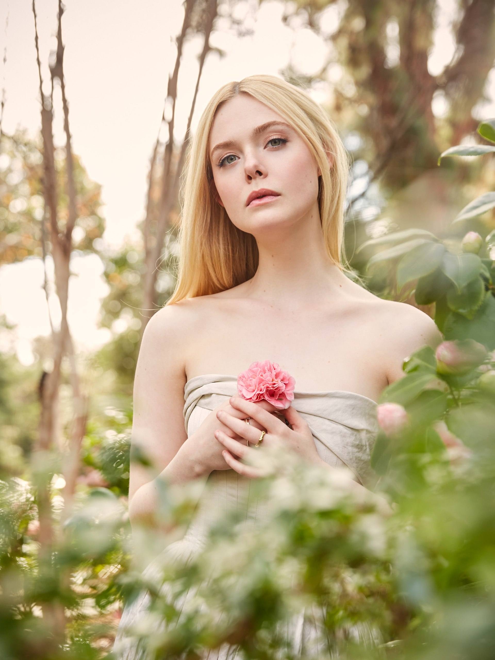Elle Fanning Nude Partying With Her Sister