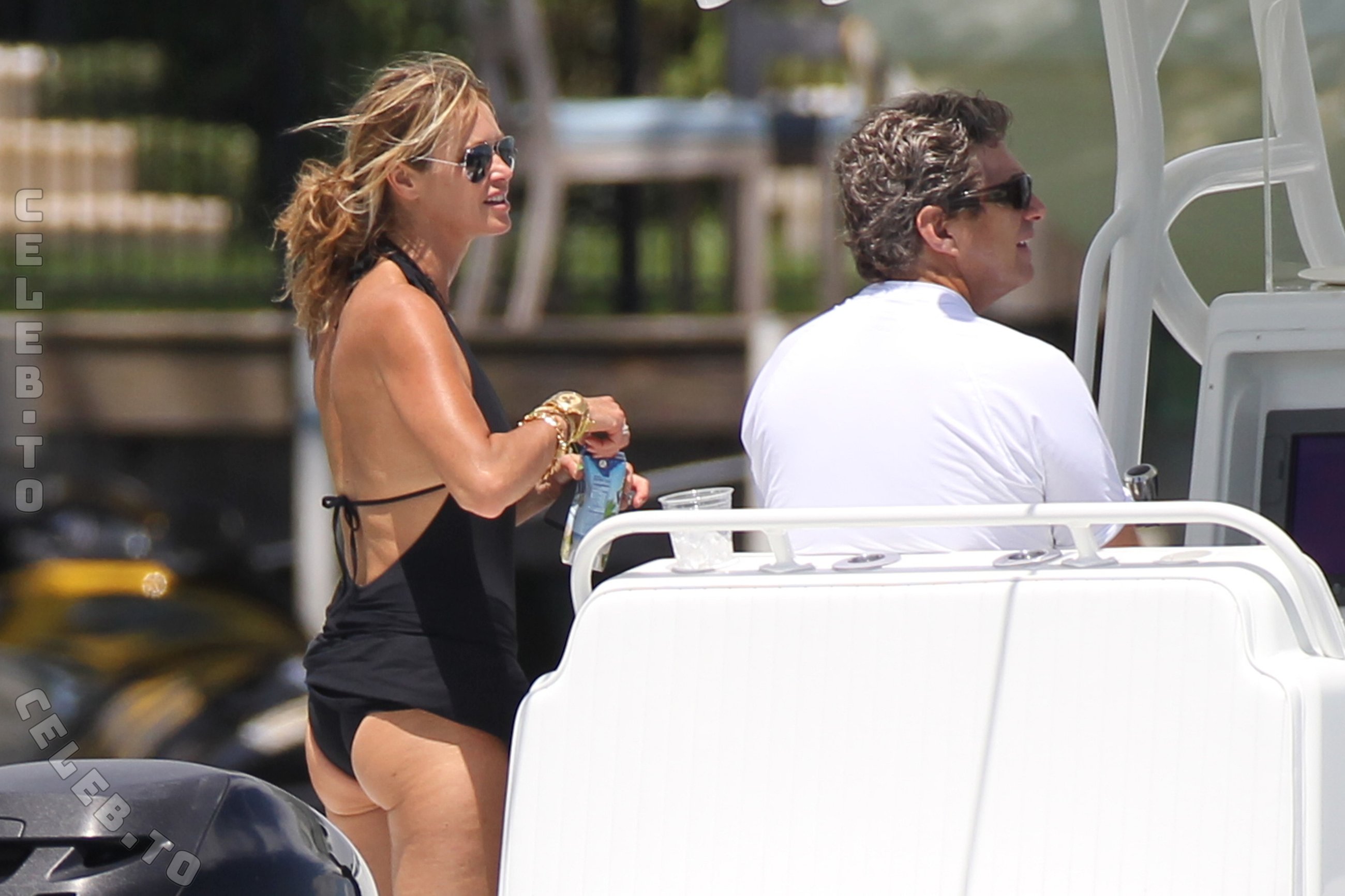 Elle Macpherson hands